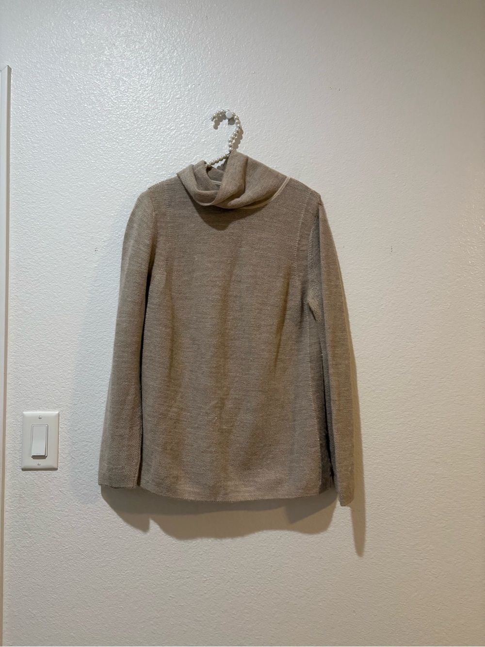 Sol Baby alpaca M Women's Turtleneck Sweater in Light Taupe